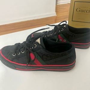 Gucci tennis shoes size 37